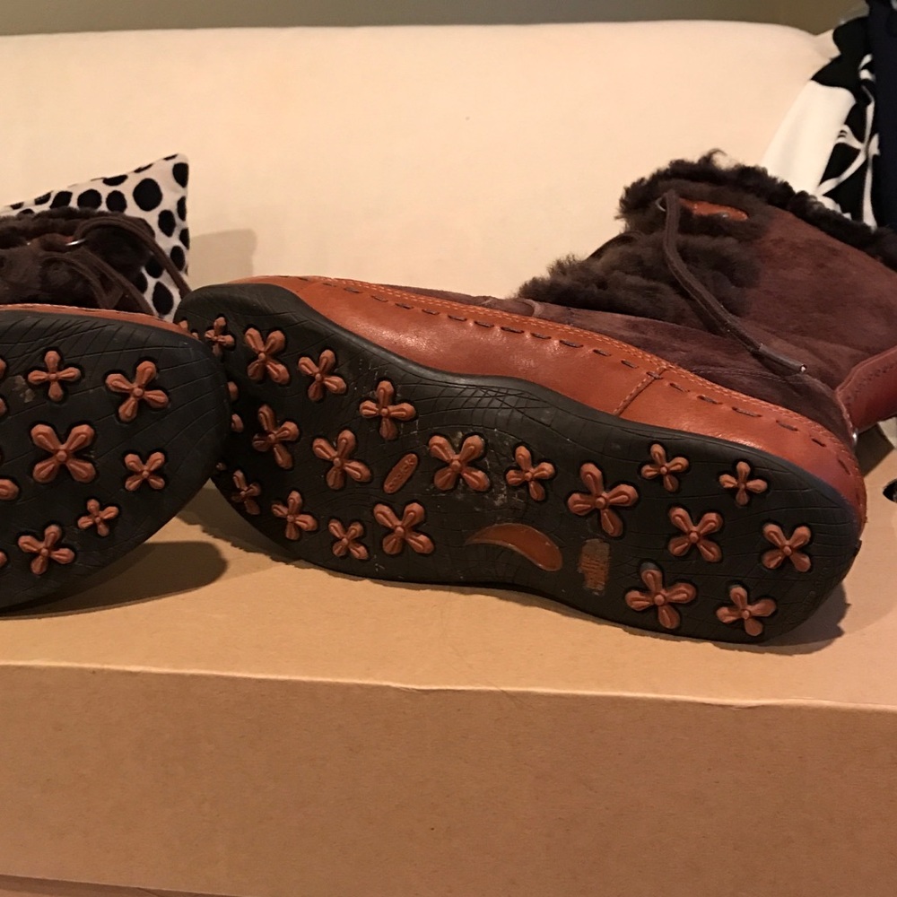 The North Face Women's Brown Suede Fur-Trim Winter Boots - Picture 2 of 4